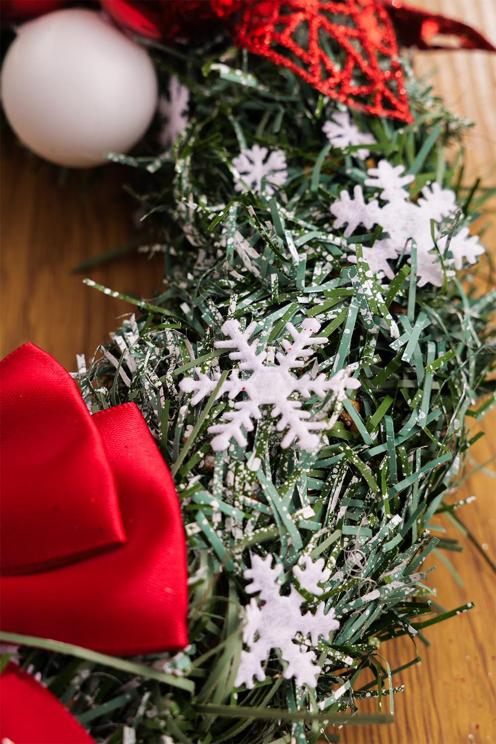 Kalėdinis vainikas "Scarlet"