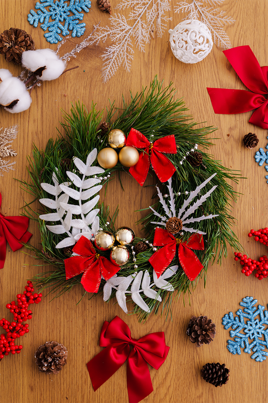 Natūralių pušų šakų vainikas “Blanche”